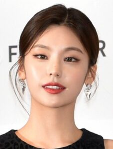 fox-eye-yeji-3